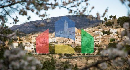 Потрясающие новые виллы в Полопе с видом на море