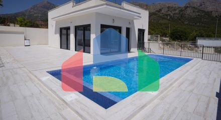 BRAND NEW VILLAS ON ONE LEVEL IN POLOP !!!
