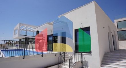 BRAND NEW VILLAS ON ONE LEVEL IN POLOP !!!
