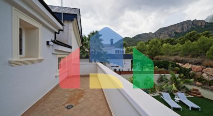 Красивая двухэтажная вилла с изысканным дизайном