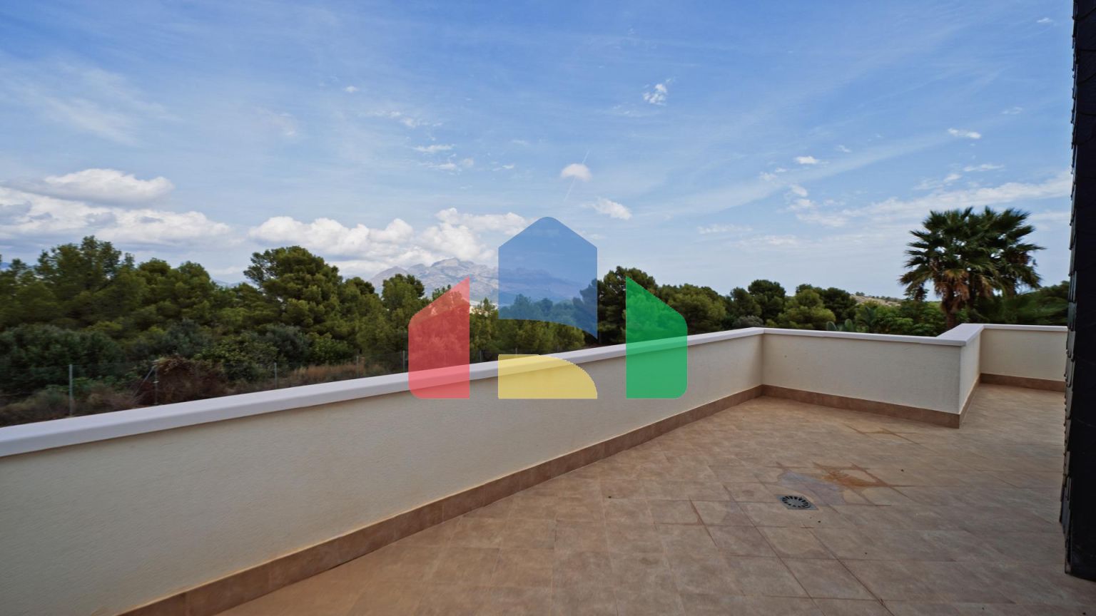 Красивая двухэтажная вилла с изысканным дизайном