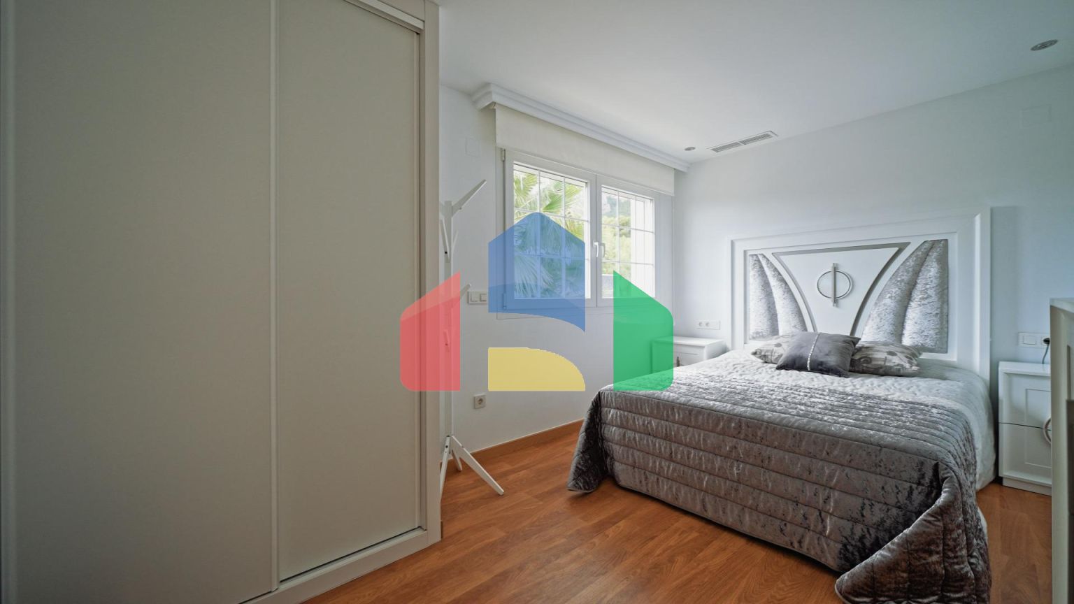 Красивая двухэтажная вилла с изысканным дизайном