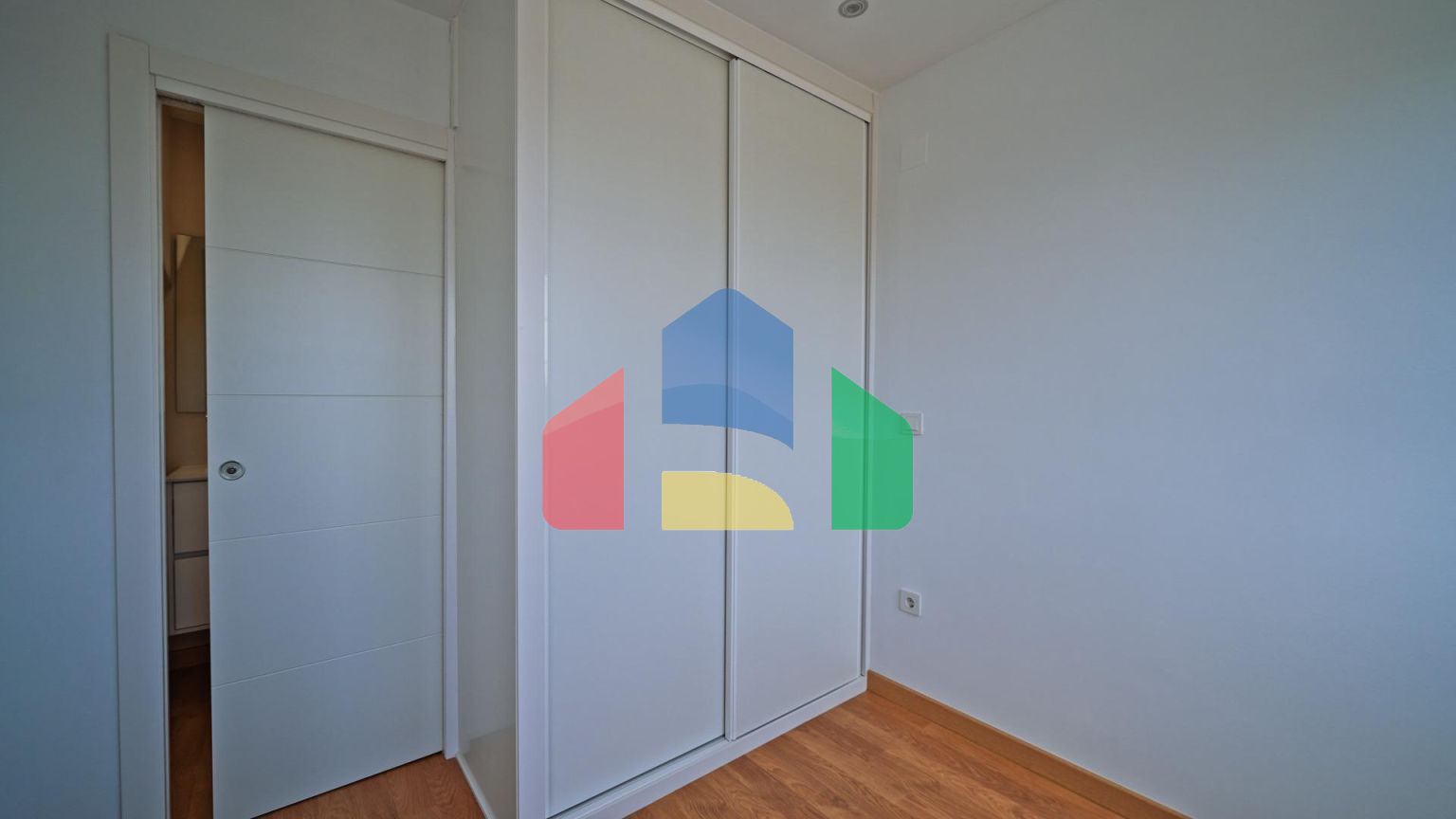 Красивая двухэтажная вилла с изысканным дизайном