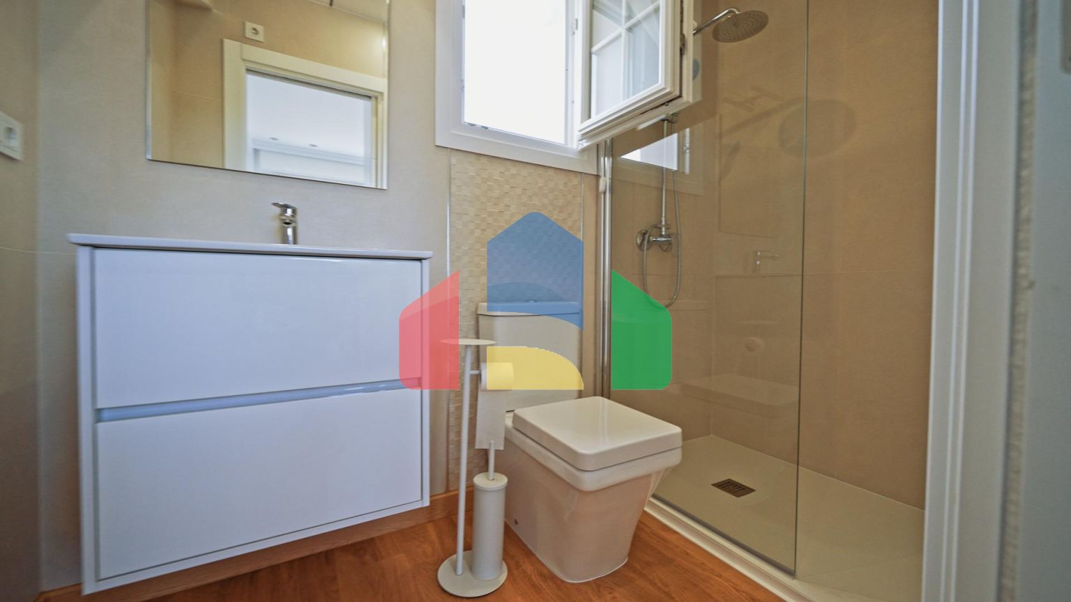 Красивая двухэтажная вилла с изысканным дизайном