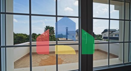 Красивая двухэтажная вилла с изысканным дизайном