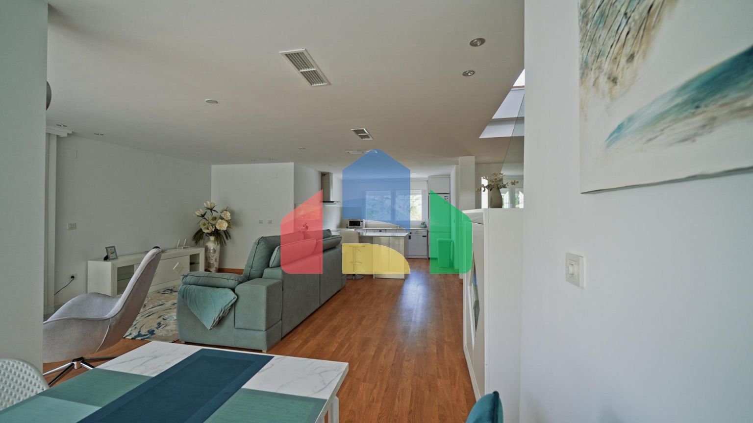 Красивая двухэтажная вилла с изысканным дизайном