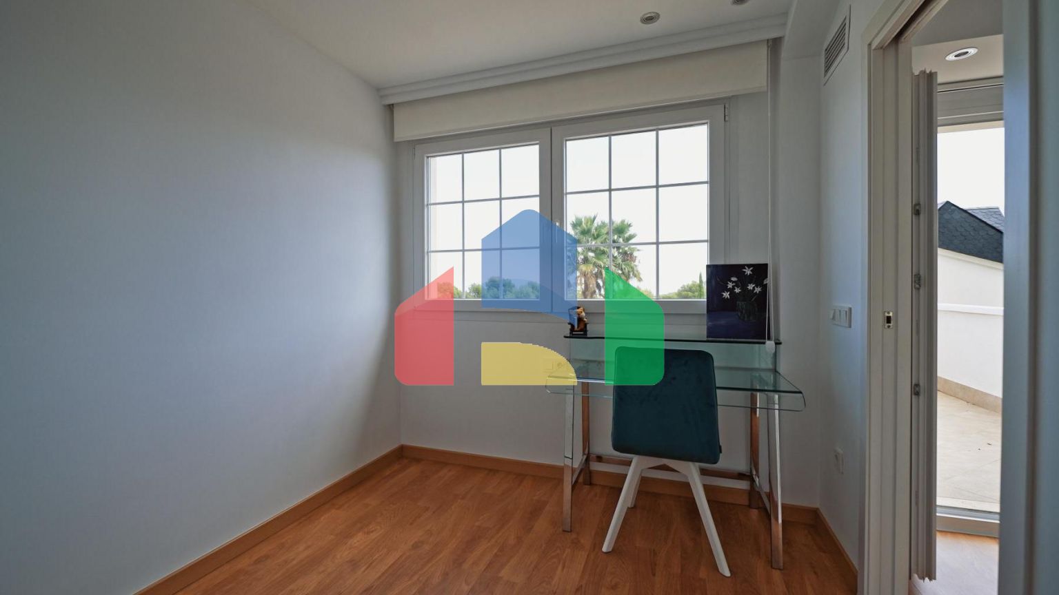 Красивая двухэтажная вилла с изысканным дизайном