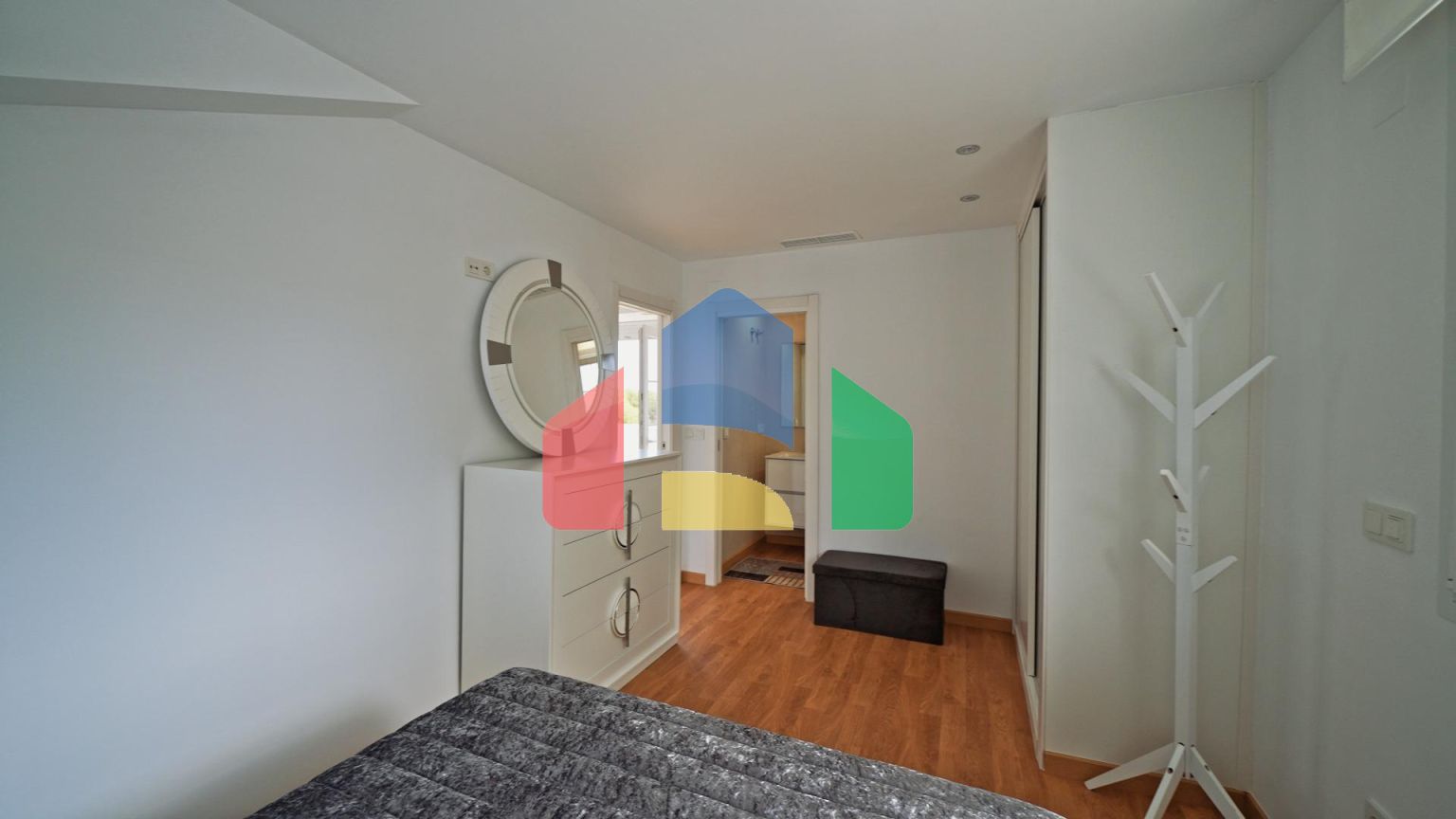 Красивая двухэтажная вилла с изысканным дизайном