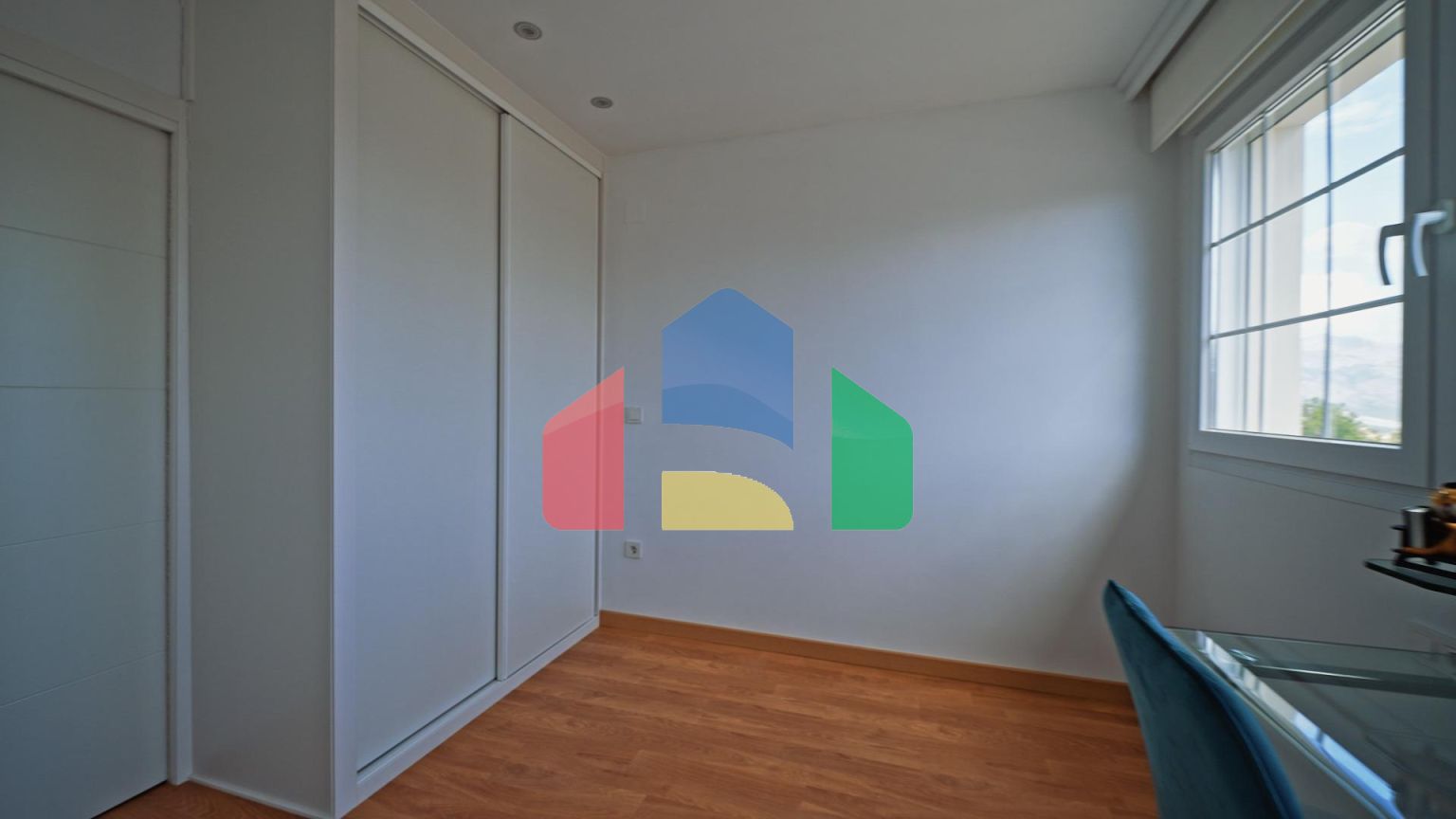 Красивая двухэтажная вилла с изысканным дизайном