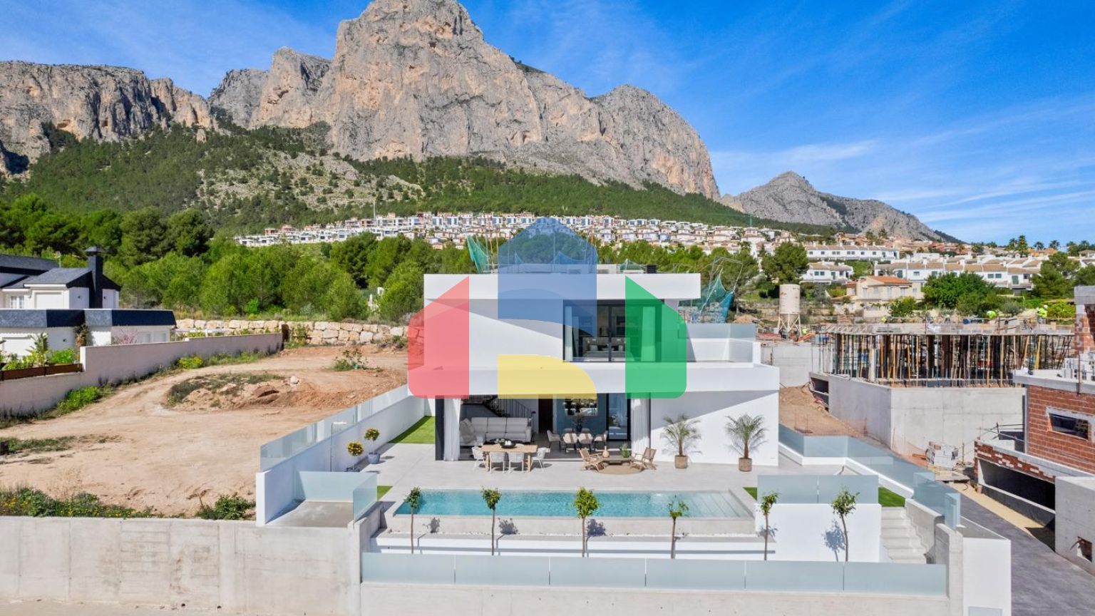 НОВЫЕ ВИЛЛЫ В ПОЛОПЕ