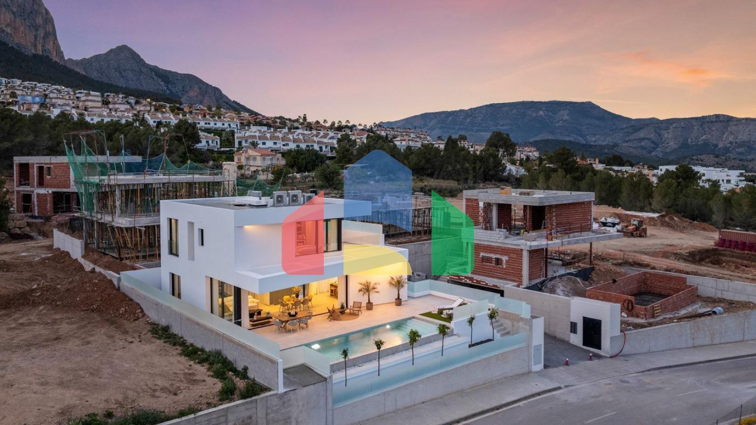 НОВЫЕ ВИЛЛЫ В ПОЛОПЕ