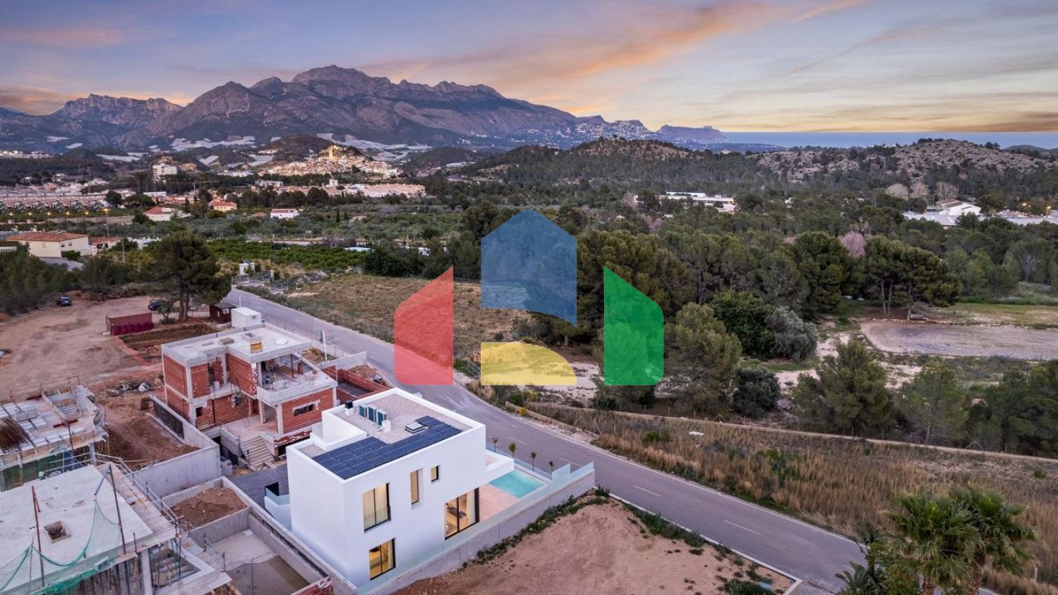 НОВЫЕ ВИЛЛЫ В ПОЛОПЕ