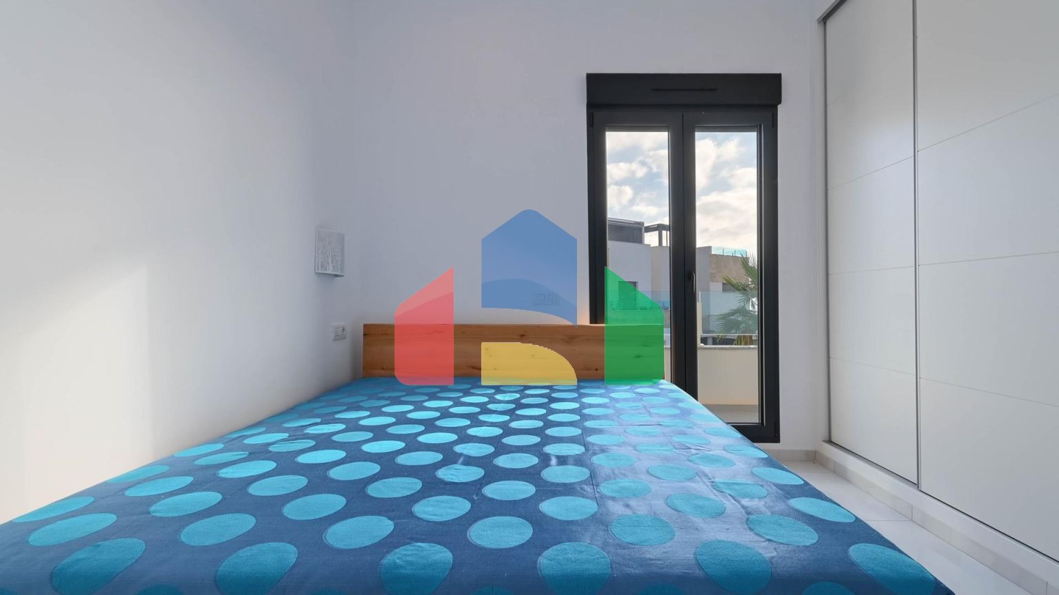 СОВРЕМЕННОЕ ШАЛЕ В ПОЛОПЕ: СОЛНЦЕ, КОМФОРТ И ПРИРОДА