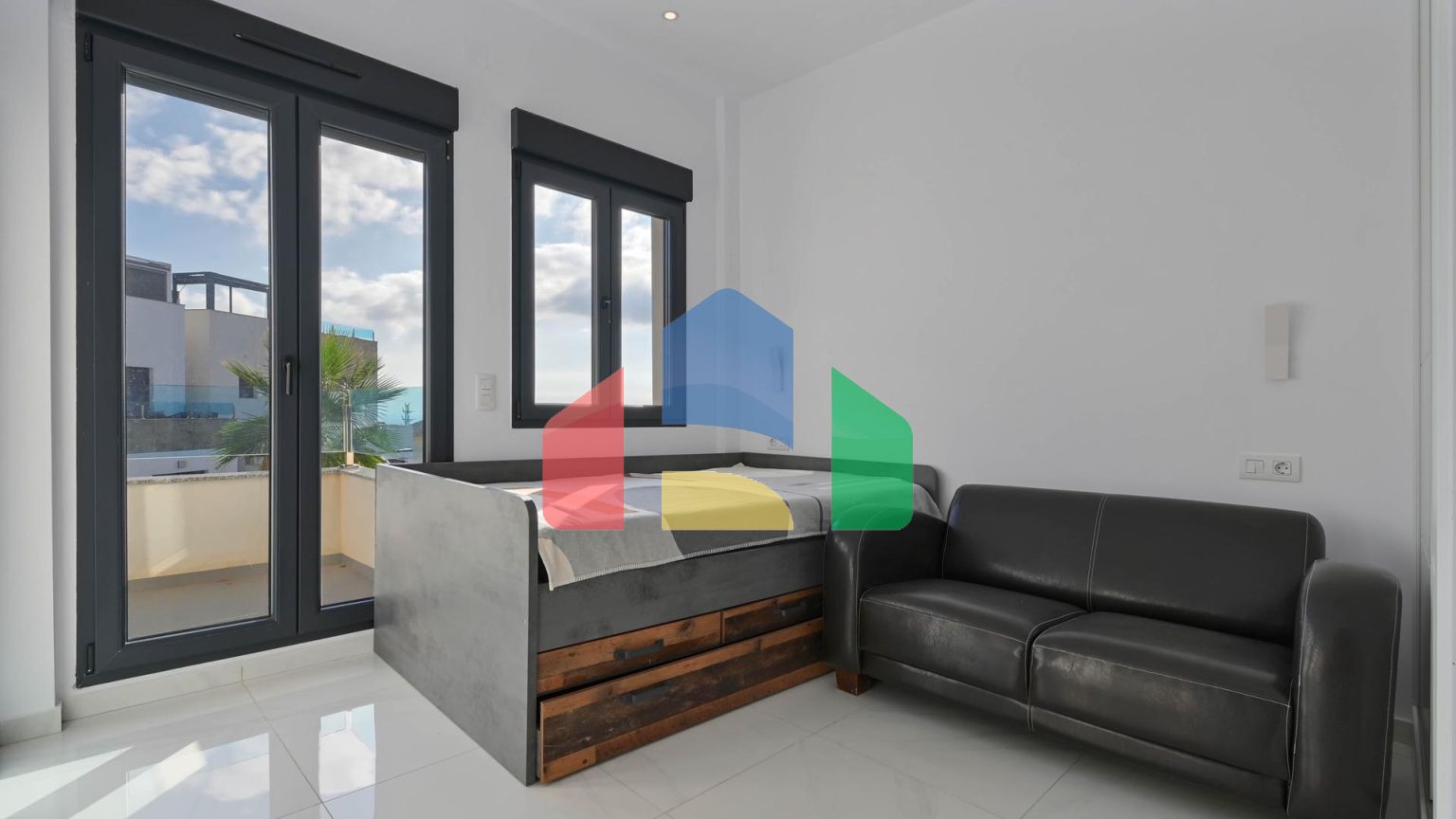 СОВРЕМЕННОЕ ШАЛЕ В ПОЛОПЕ: СОЛНЦЕ, КОМФОРТ И ПРИРОДА