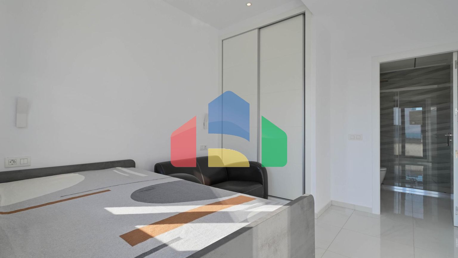 СОВРЕМЕННОЕ ШАЛЕ В ПОЛОПЕ: СОЛНЦЕ, КОМФОРТ И ПРИРОДА