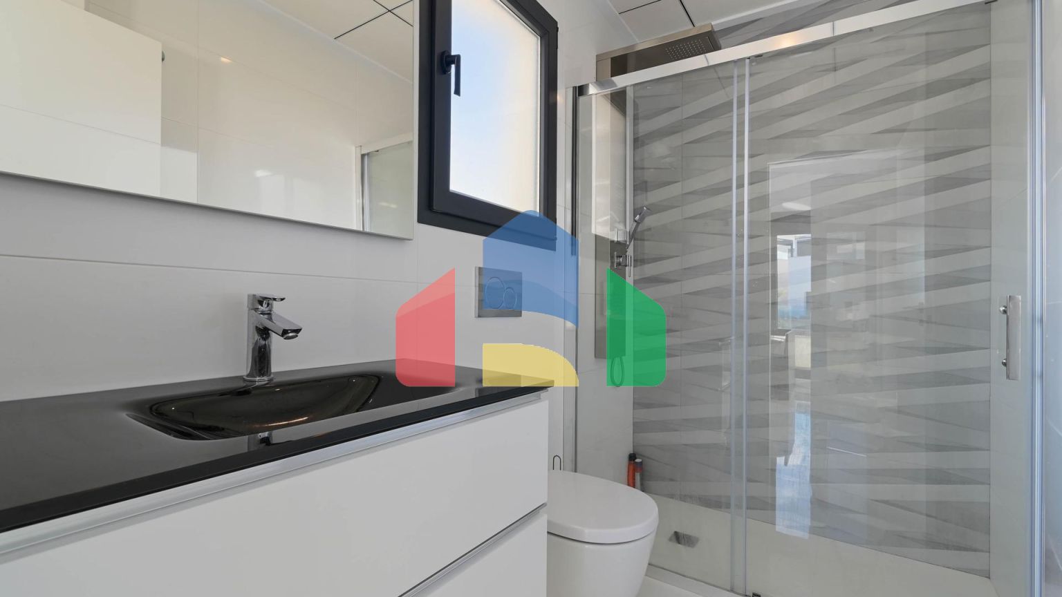 СОВРЕМЕННОЕ ШАЛЕ В ПОЛОПЕ: СОЛНЦЕ, КОМФОРТ И ПРИРОДА