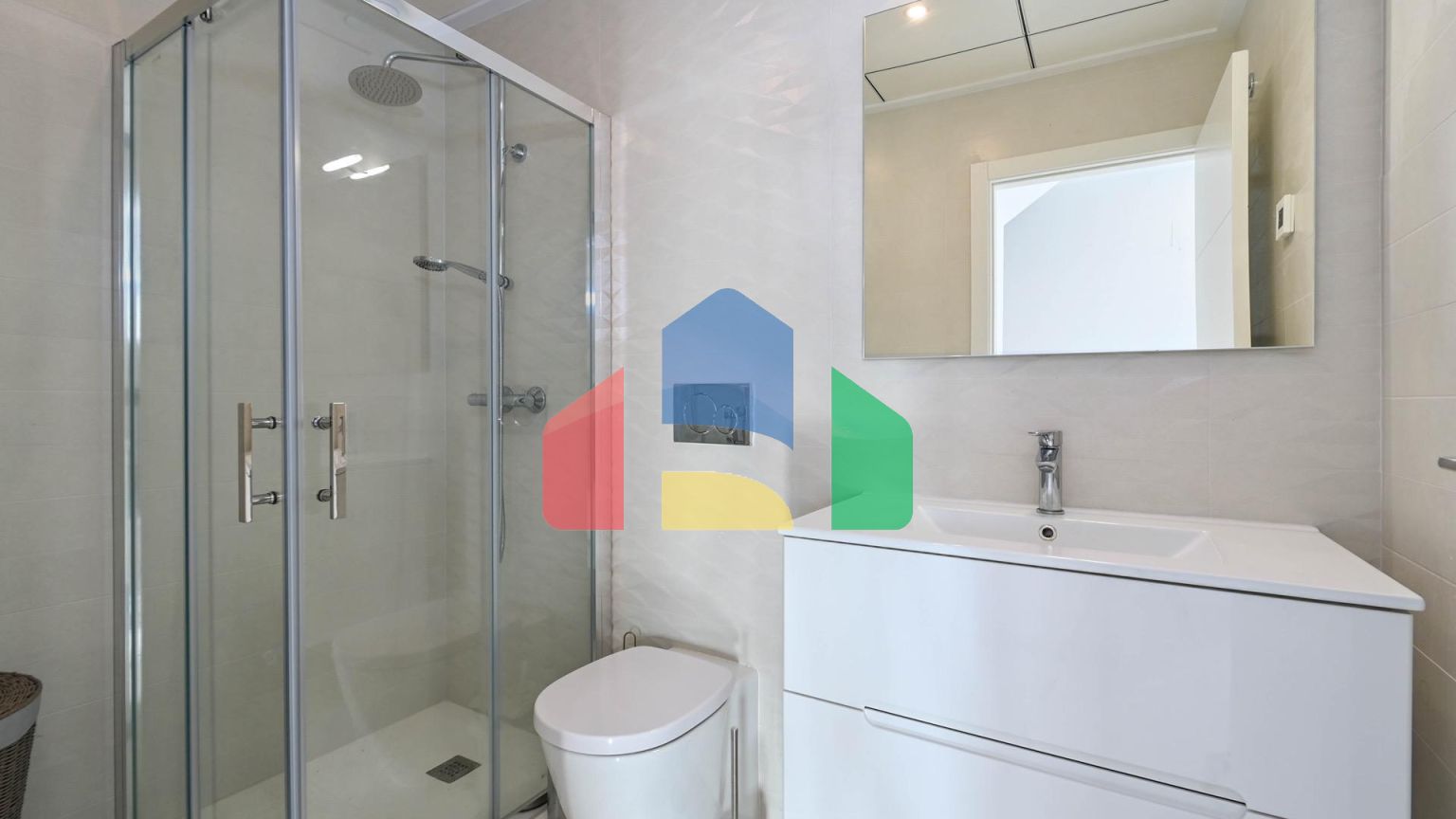 СОВРЕМЕННОЕ ШАЛЕ В ПОЛОПЕ: СОЛНЦЕ, КОМФОРТ И ПРИРОДА