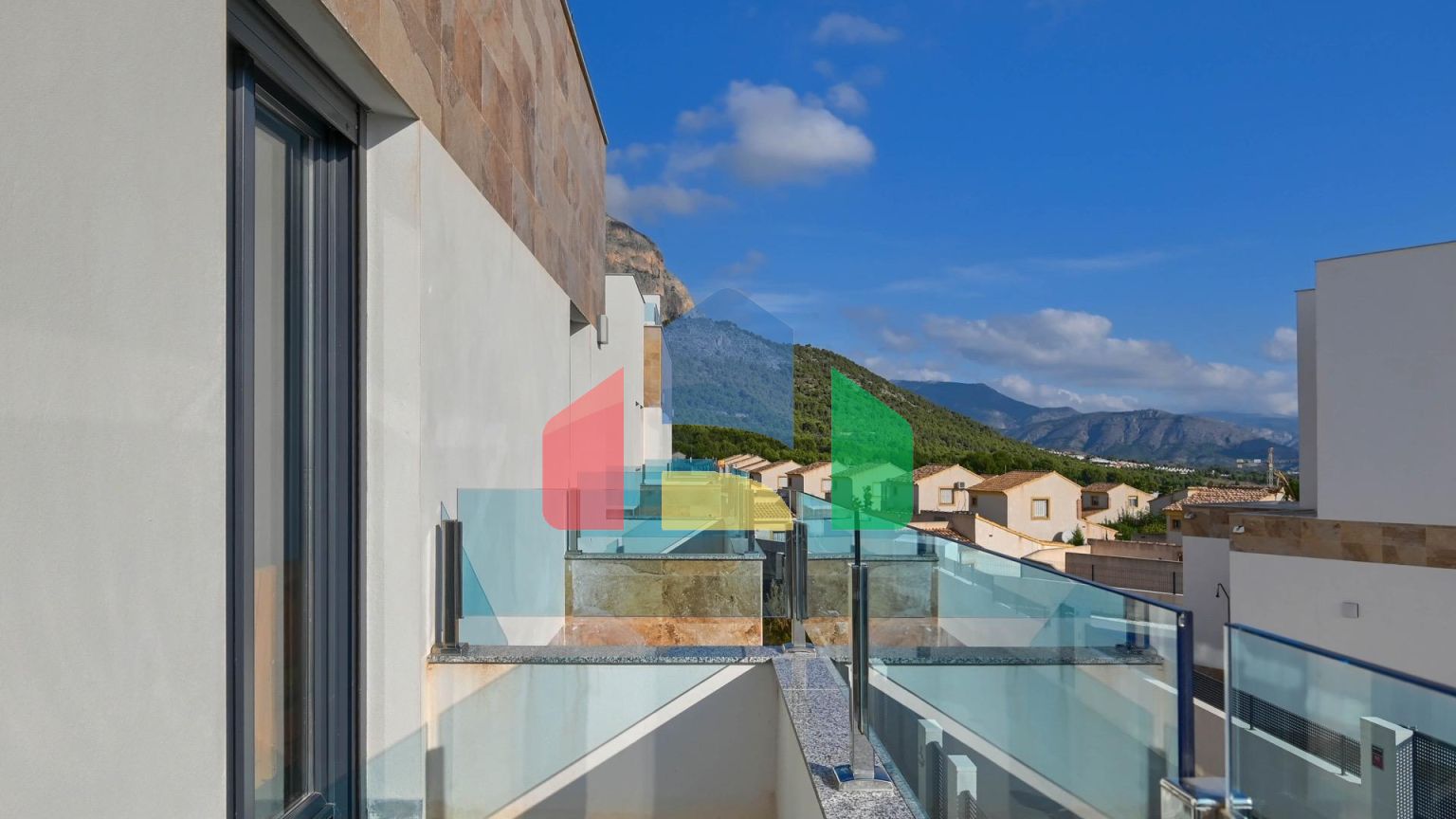 СОВРЕМЕННОЕ ШАЛЕ В ПОЛОПЕ: СОЛНЦЕ, КОМФОРТ И ПРИРОДА