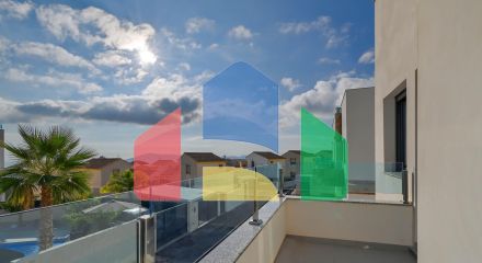 СОВРЕМЕННОЕ ШАЛЕ В ПОЛОПЕ: СОЛНЦЕ, КОМФОРТ И ПРИРОДА