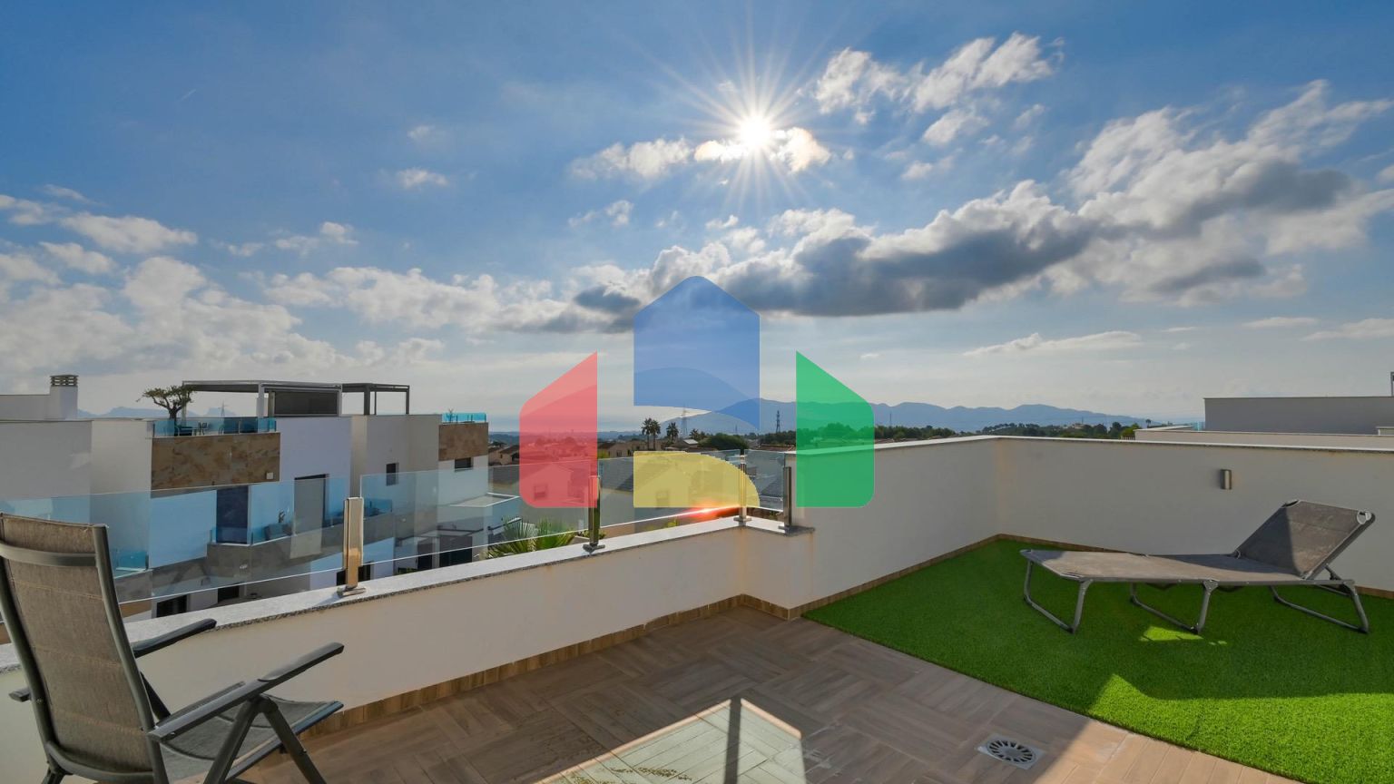 СОВРЕМЕННОЕ ШАЛЕ В ПОЛОПЕ: СОЛНЦЕ, КОМФОРТ И ПРИРОДА