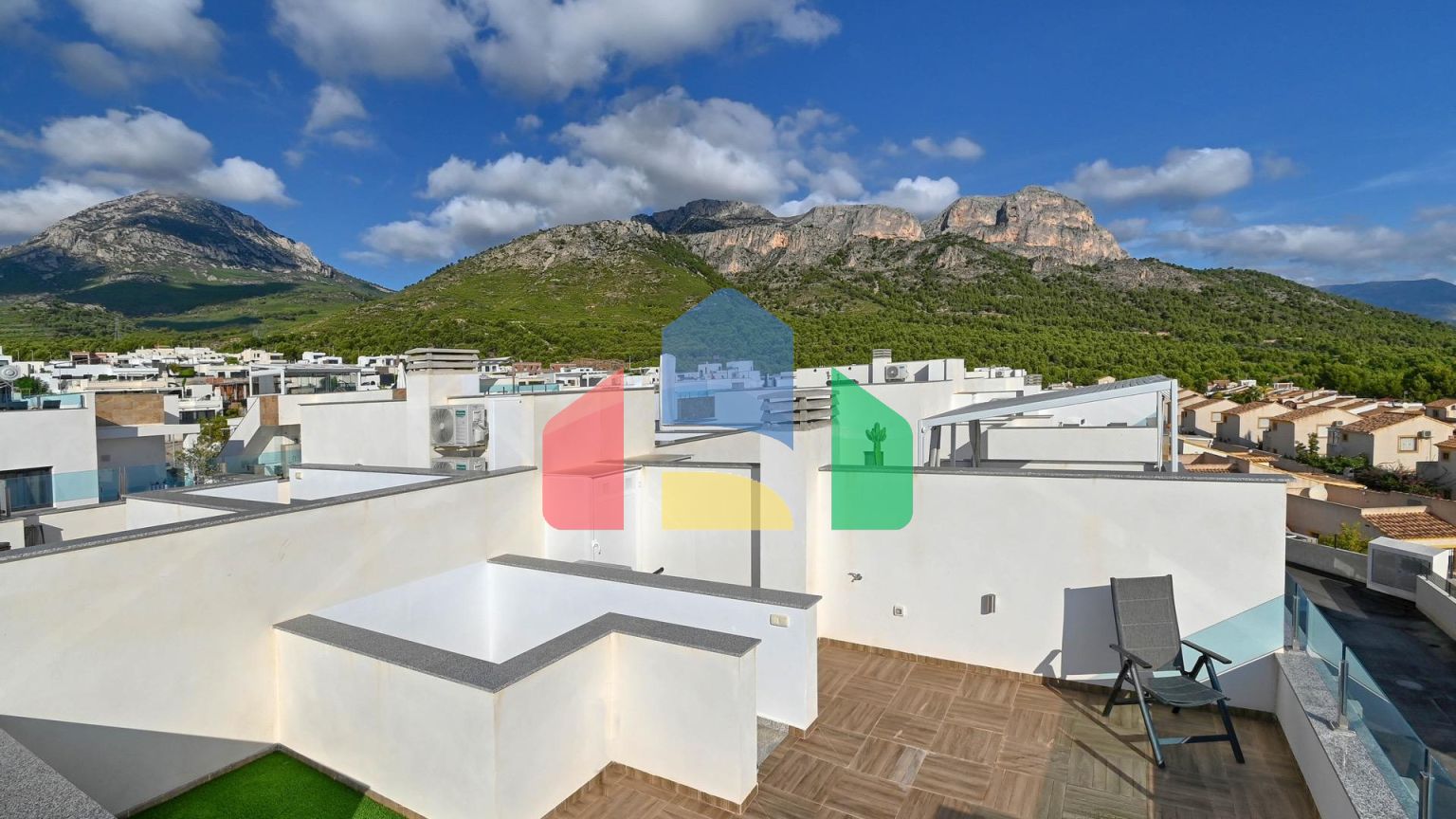 СОВРЕМЕННОЕ ШАЛЕ В ПОЛОПЕ: СОЛНЦЕ, КОМФОРТ И ПРИРОДА