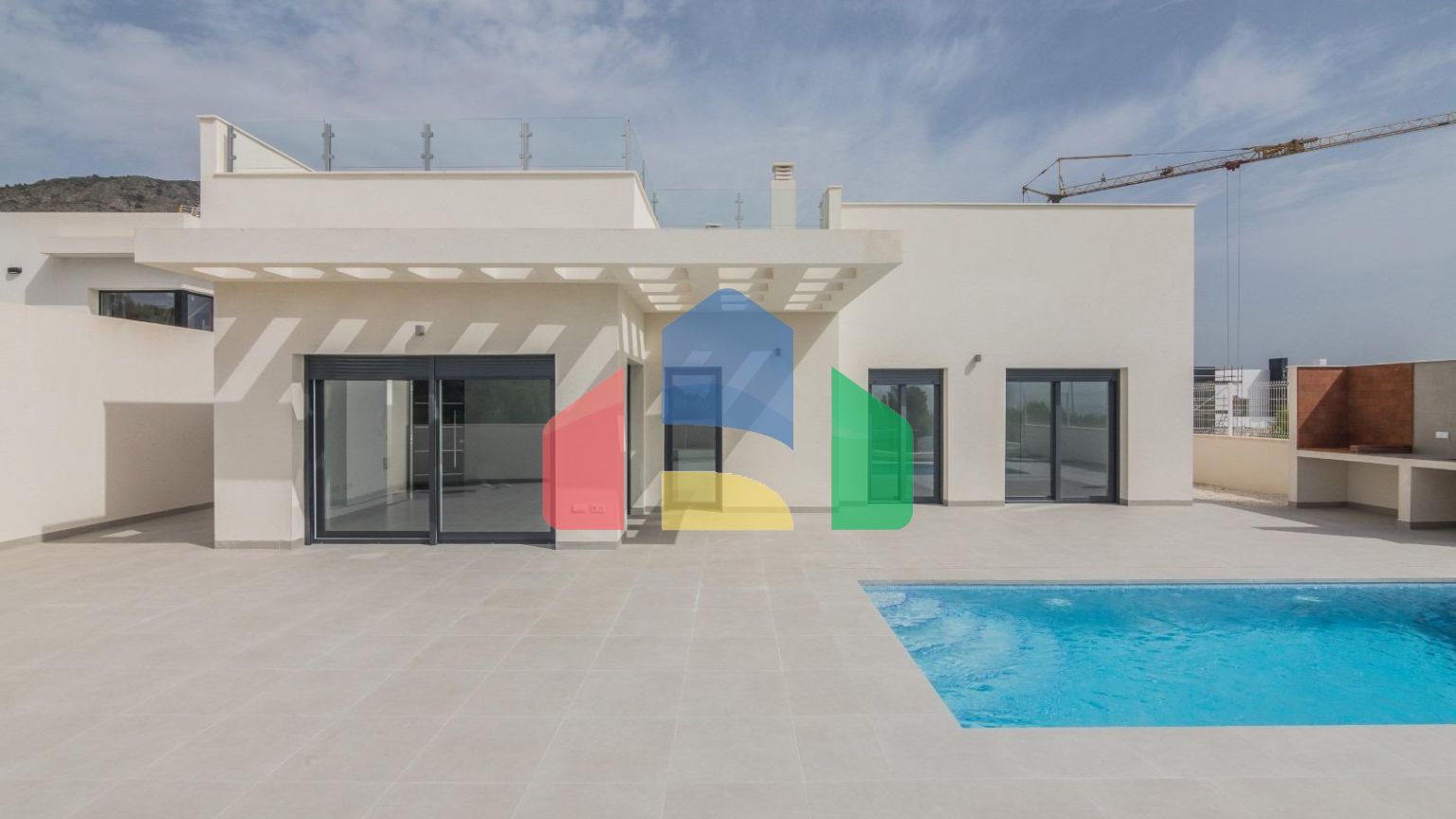 Вилла новой постройки с бассейном в Полоп де ла Марина