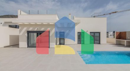 Вилла новой постройки с бассейном в Полоп де ла Марина