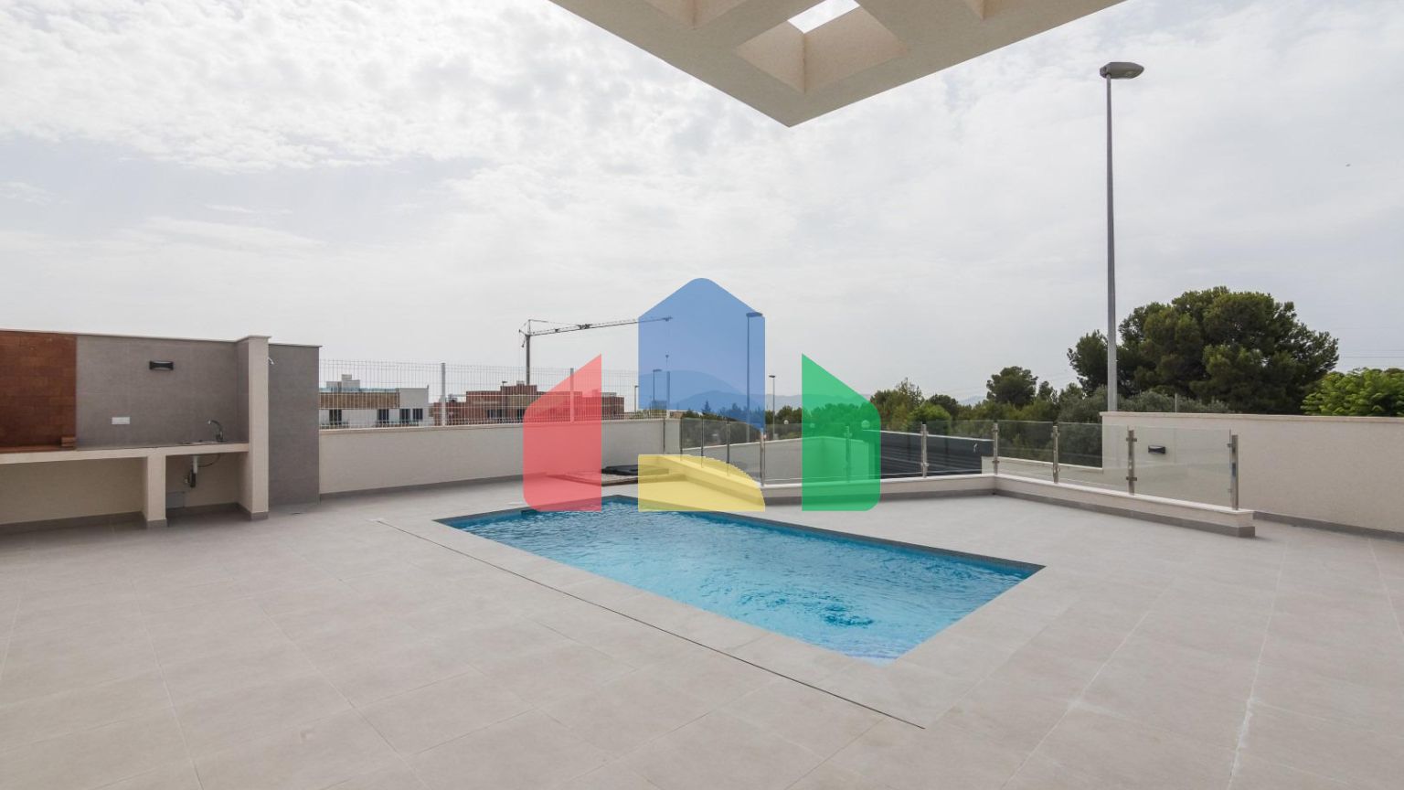 Вилла новой постройки с бассейном в Полоп де ла Марина