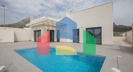 Вилла новой постройки с бассейном в Полоп де ла Марина