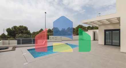 Вилла новой постройки с бассейном в Полоп де ла Марина