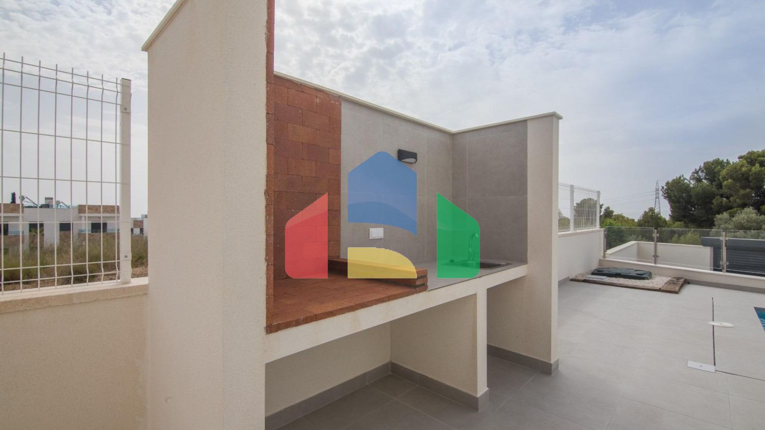 Вилла новой постройки с бассейном в Полоп де ла Марина