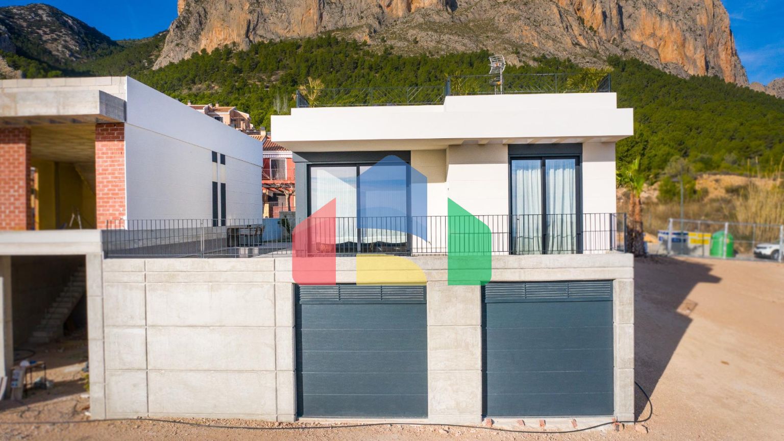 Independent villas with sea views at Polop (10min drive to Benidorm and Altea)