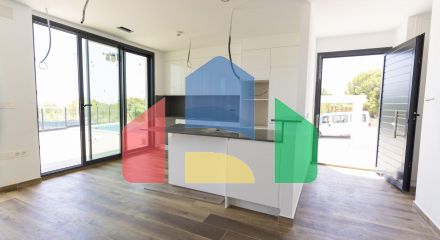НОВАЯ ПОСТРОЕННАЯ ВИЛЛА В ПОЛОПЕ