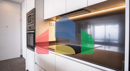 Совершенно новые независимые виллы с видом на море в Полопе (провинция Аликанте)