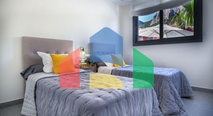 Совершенно новые независимые виллы с видом на море в Полопе (провинция Аликанте)