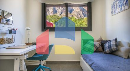 Совершенно новые независимые виллы с видом на море в Полопе (провинция Аликанте)