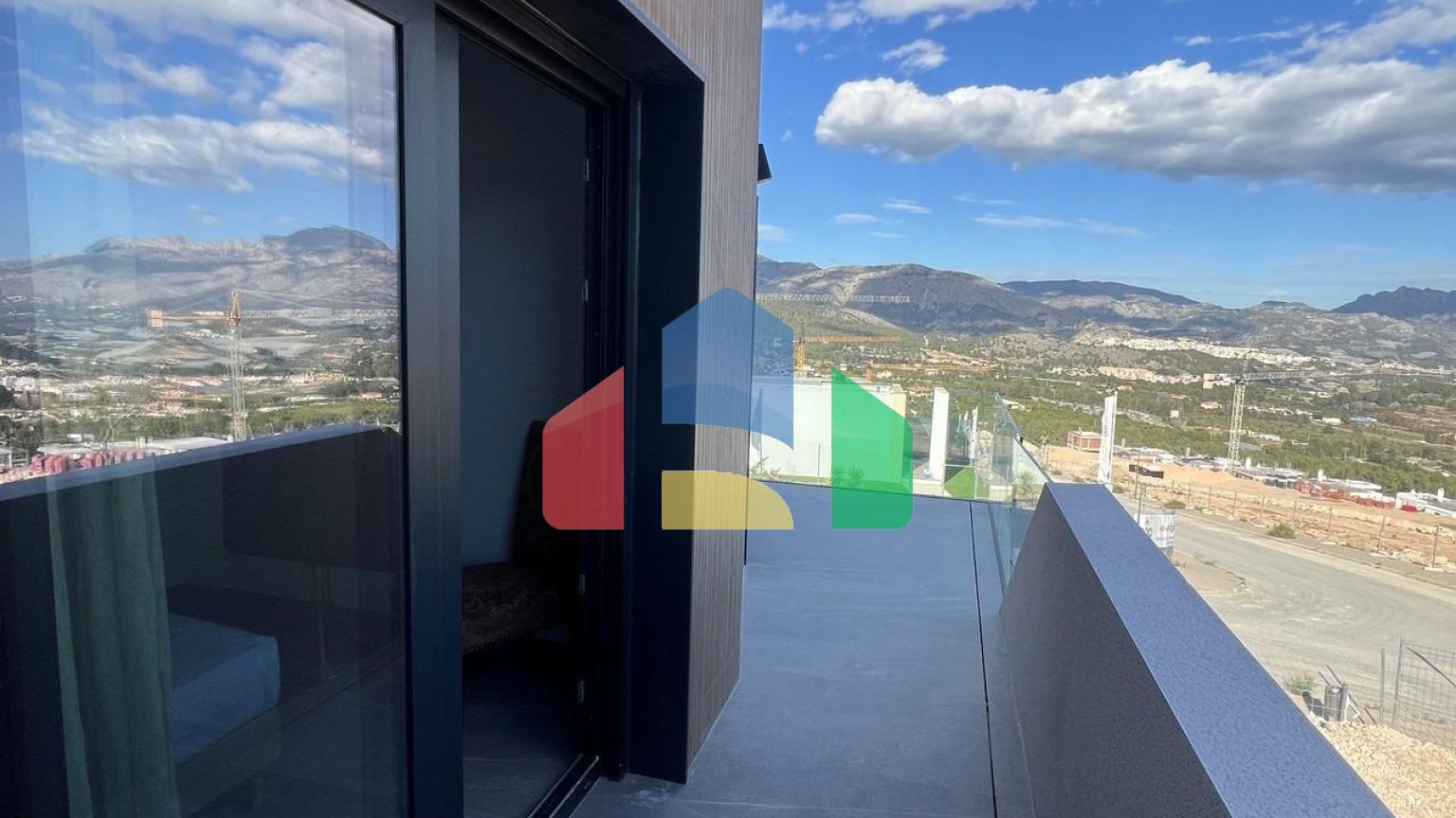 НОВЫЕ ВИЛЛЫ В ПОЛОПЕ