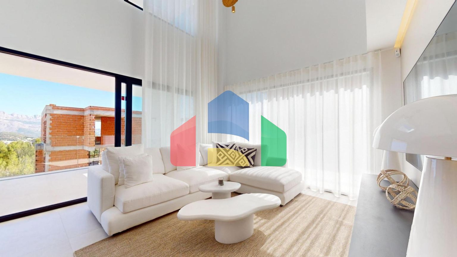 Новые роскошные виллы в Полопе с потрясающими видами