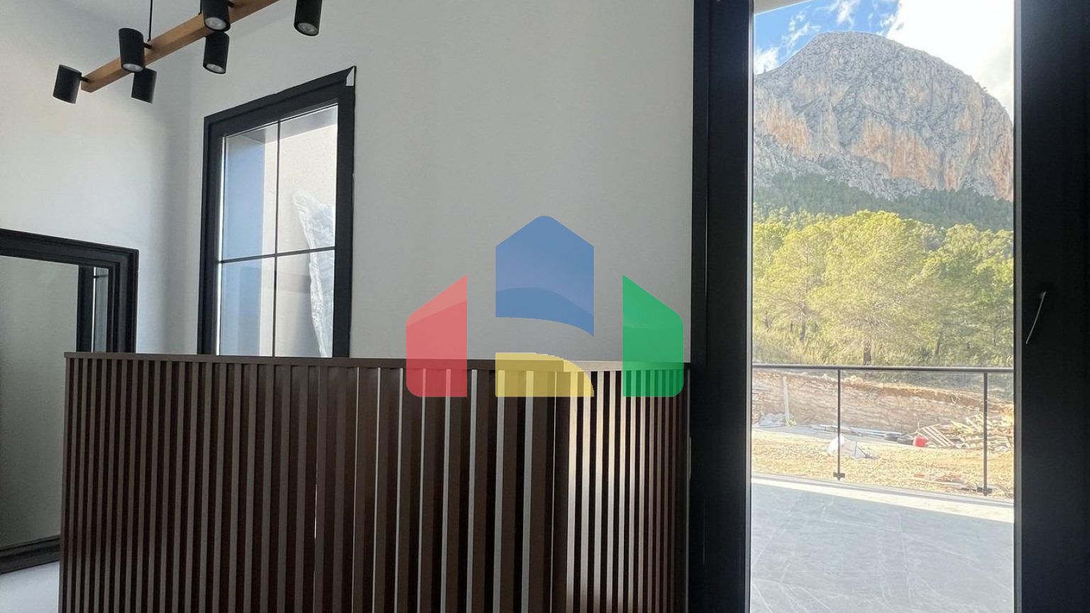 НОВЫЕ ВИЛЛЫ В ПОЛОПЕ