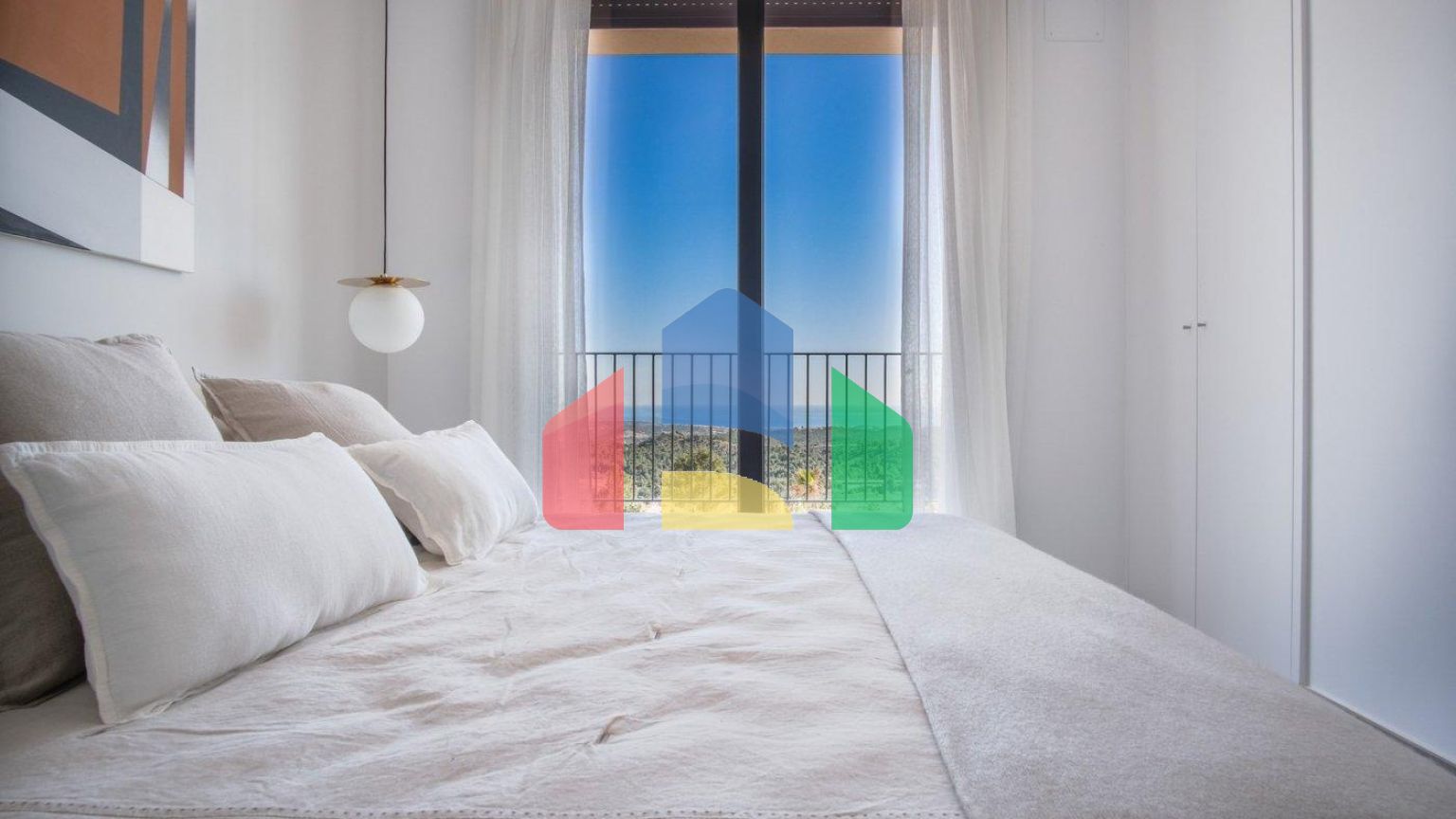 Совершенно новые независимые виллы с видом на море в Полопе (провинция Аликанте)