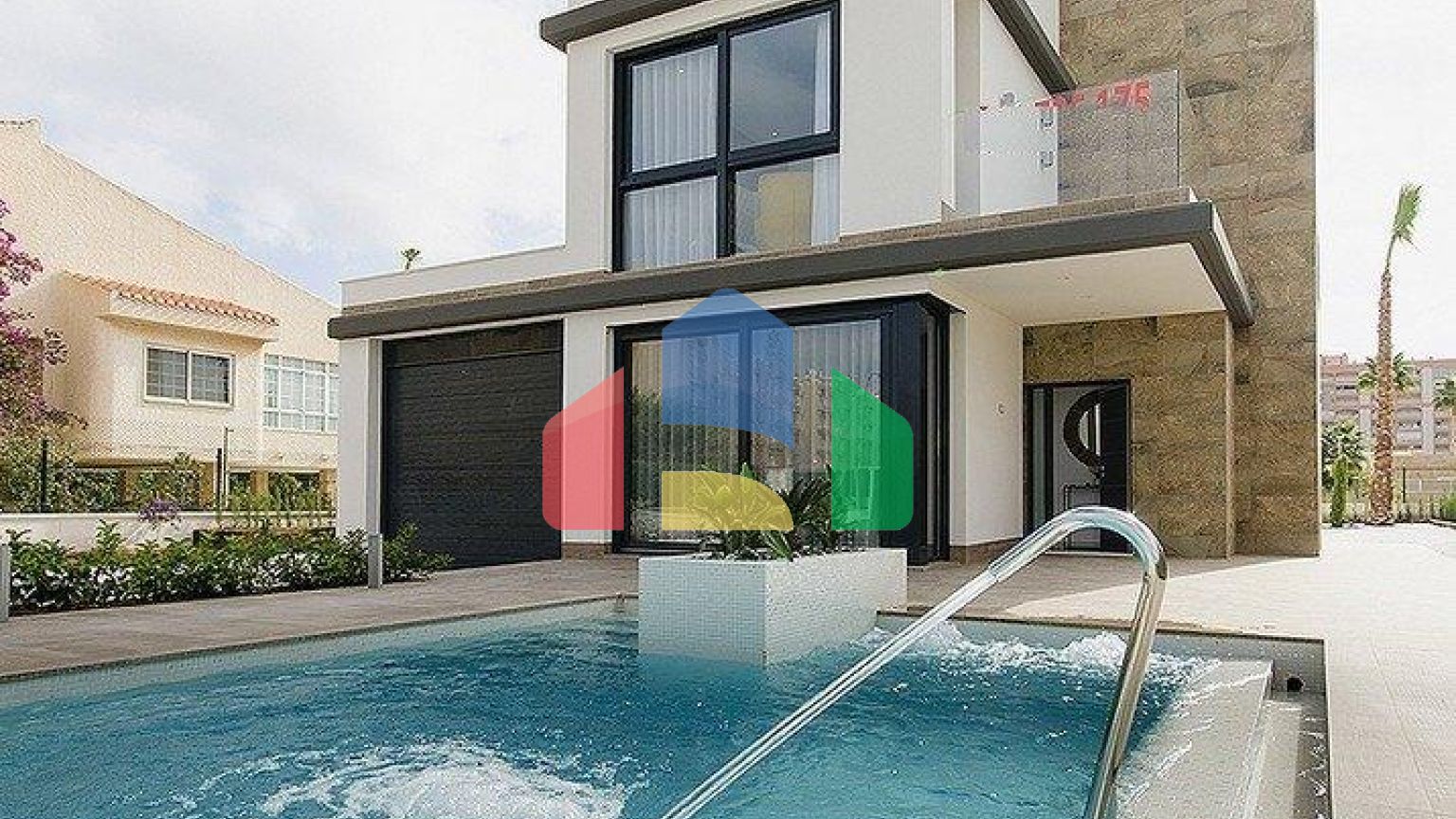 НОВАЯ ПОСТРОЕННАЯ ВИЛЛА В PLAYA HONDA