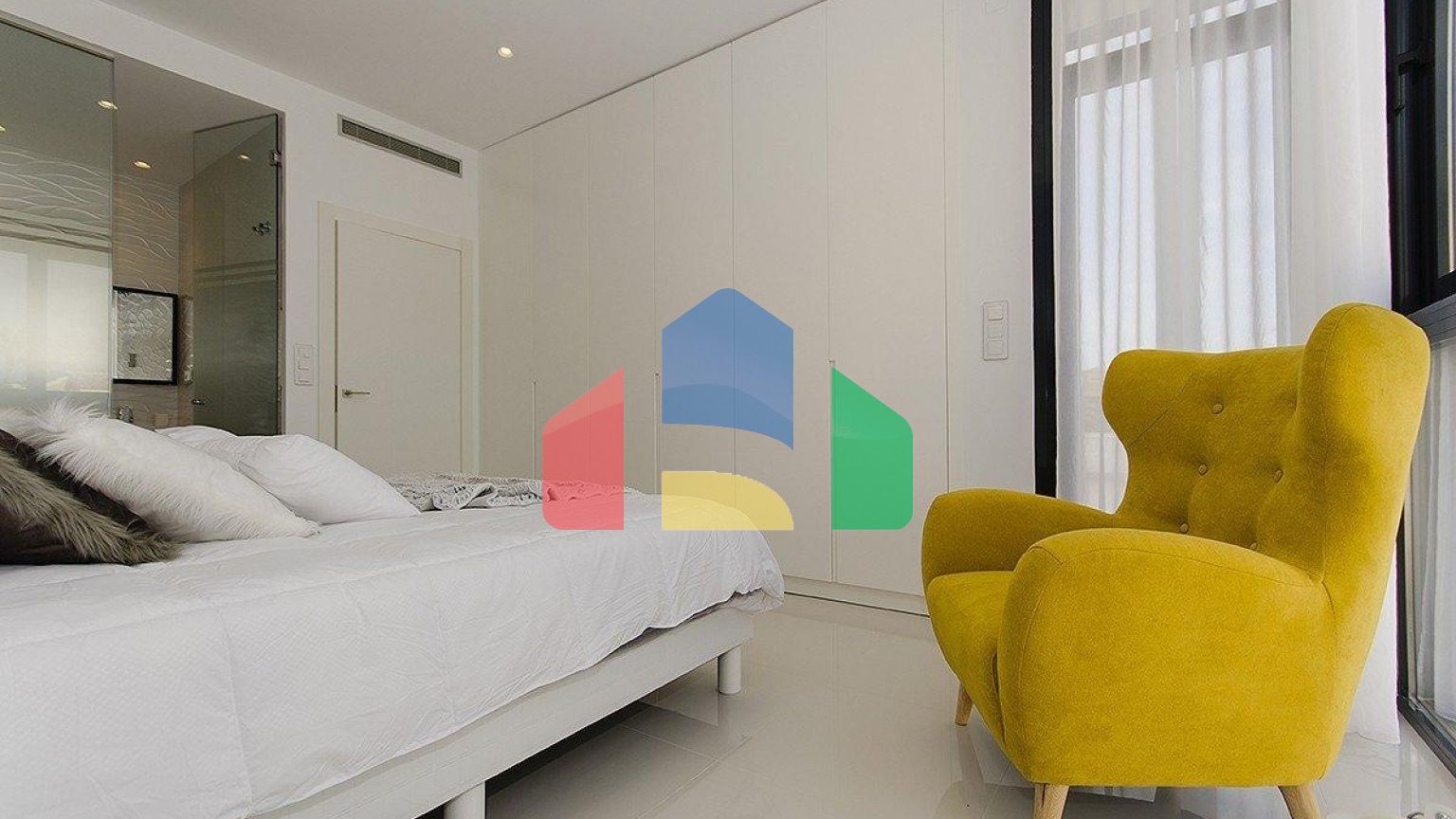 НОВАЯ ПОСТРОЕННАЯ ВИЛЛА В PLAYA HONDA