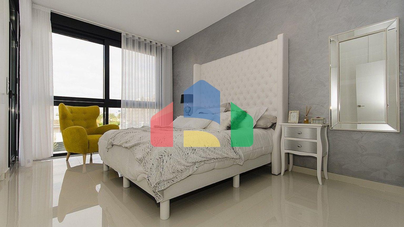 НОВАЯ ПОСТРОЕННАЯ ВИЛЛА В PLAYA HONDA