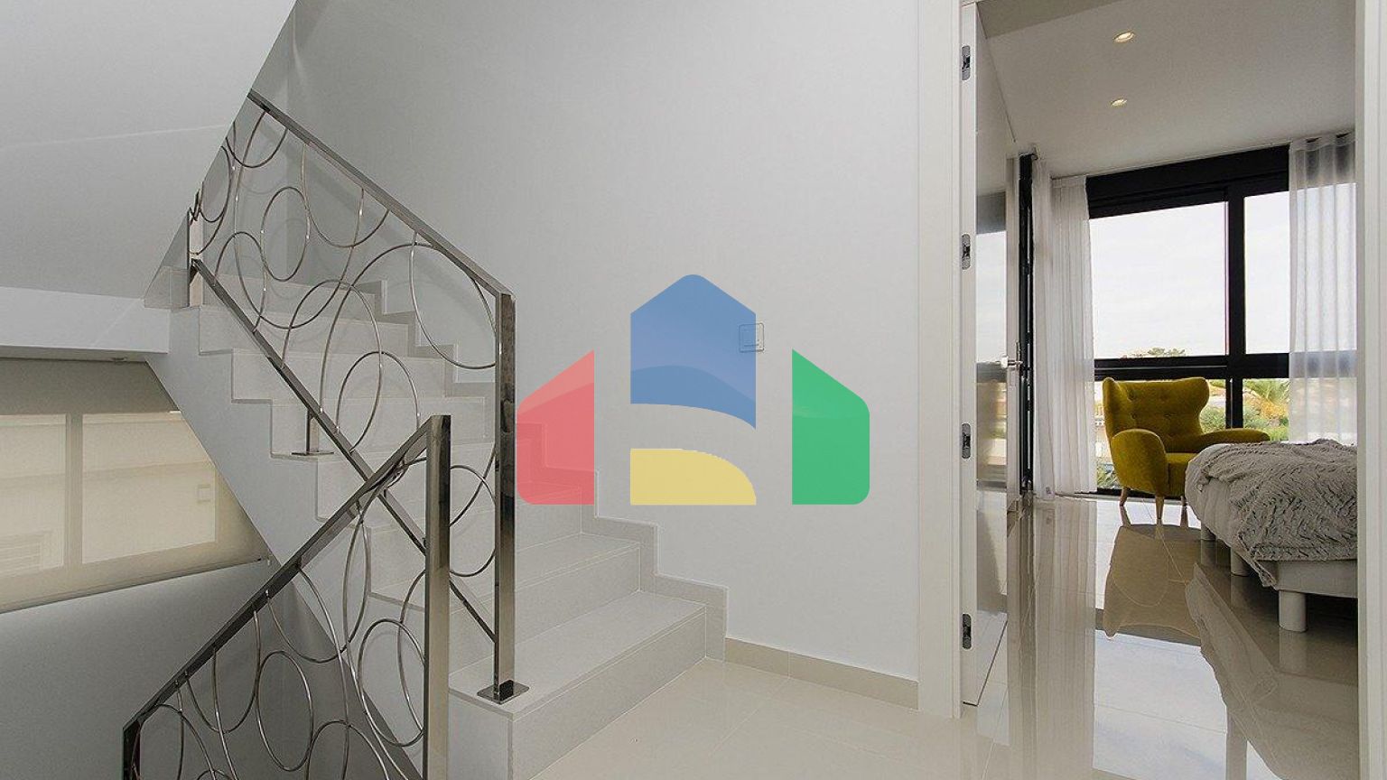 НОВАЯ ПОСТРОЕННАЯ ВИЛЛА В PLAYA HONDA