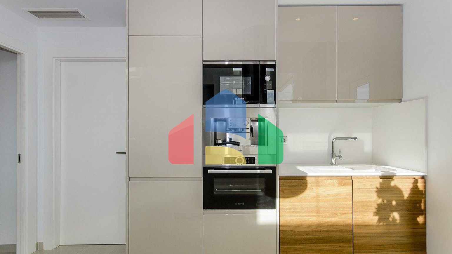 НОВАЯ ПОСТРОЕННАЯ ВИЛЛА В PLAYA HONDA