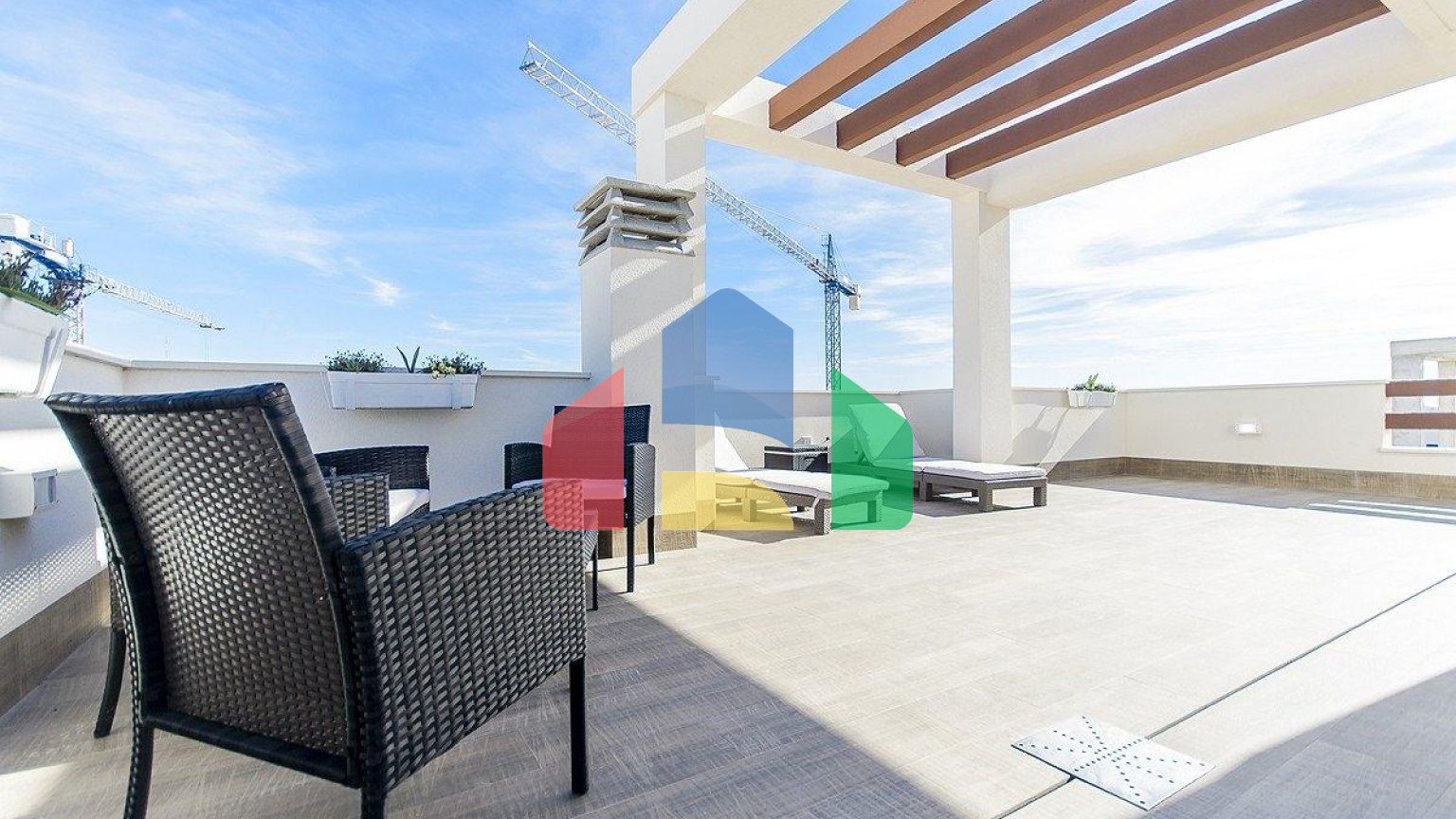 НОВАЯ ПОСТРОЕННАЯ ВИЛЛА В PLAYA HONDA