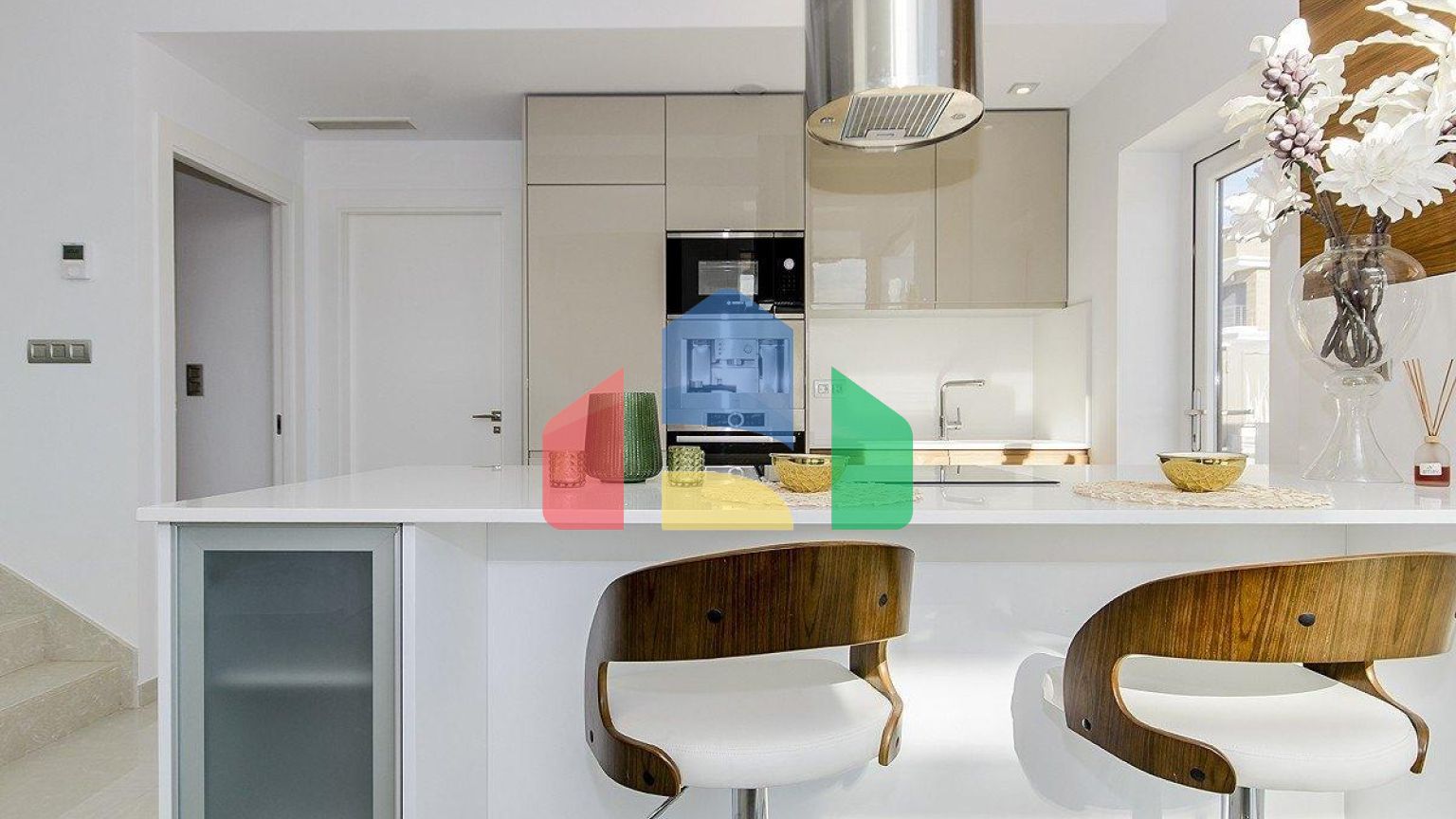 НОВАЯ ПОСТРОЕННАЯ ВИЛЛА В PLAYA HONDA