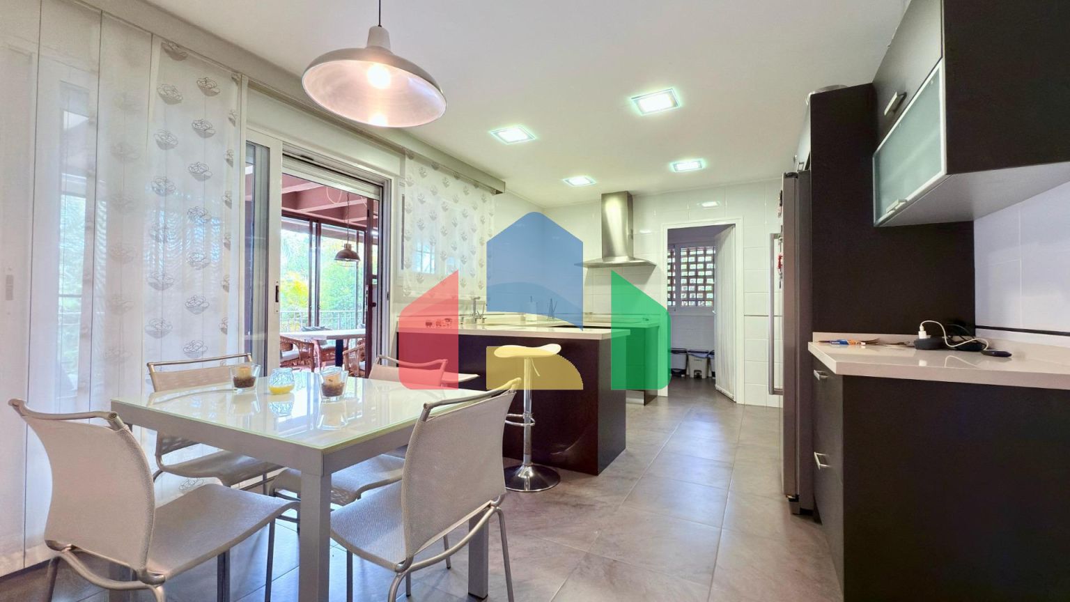 Эксклюзиваня вилла с 6 спальнями в г. Мучамьель, Аликанте.