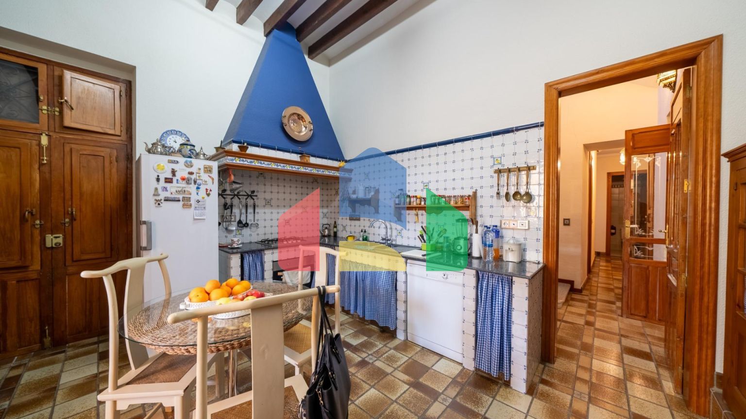 Испанское поместье, настоящий оазис вблизи от города.