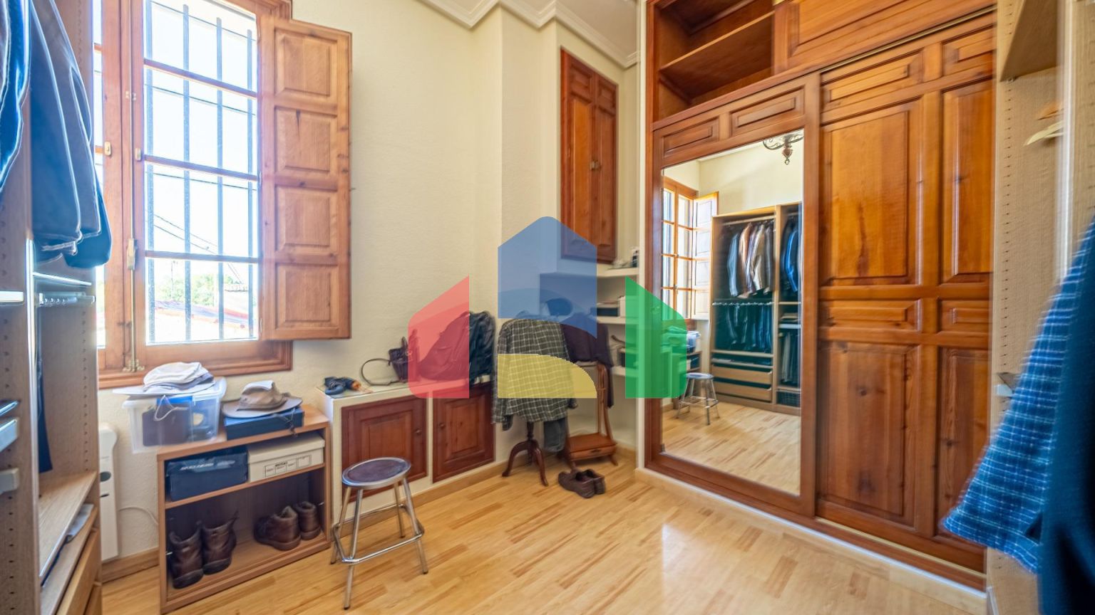 Испанское поместье, настоящий оазис вблизи от города.